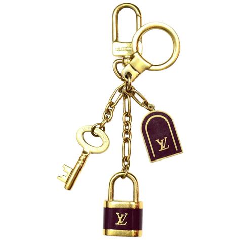 portes cles louis vuitton|louis vuitton keychain.